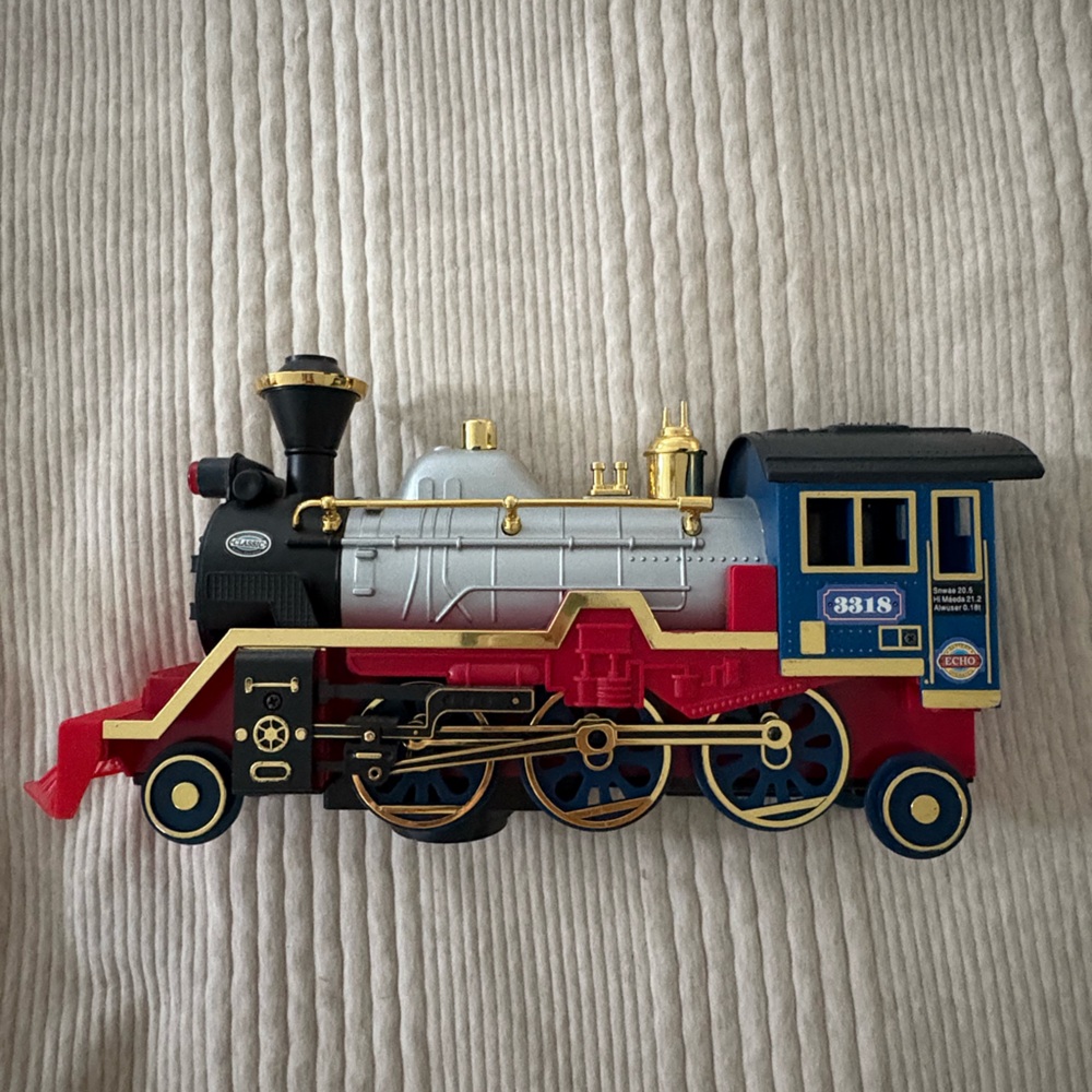 Echo Battery Operated Steaming‎ Train Engine Toy 3318
